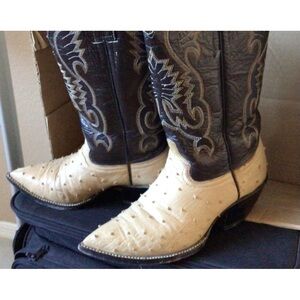 Woman’s size 7 ostrich cowboy boots